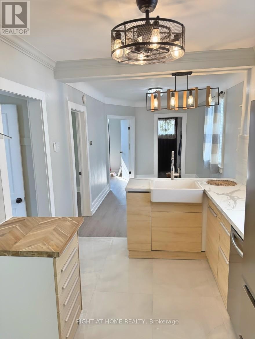 












47 RONALD AVENUE

,
Toronto (Briar Hill-Belgravia),




Ontario
M6E4M8

