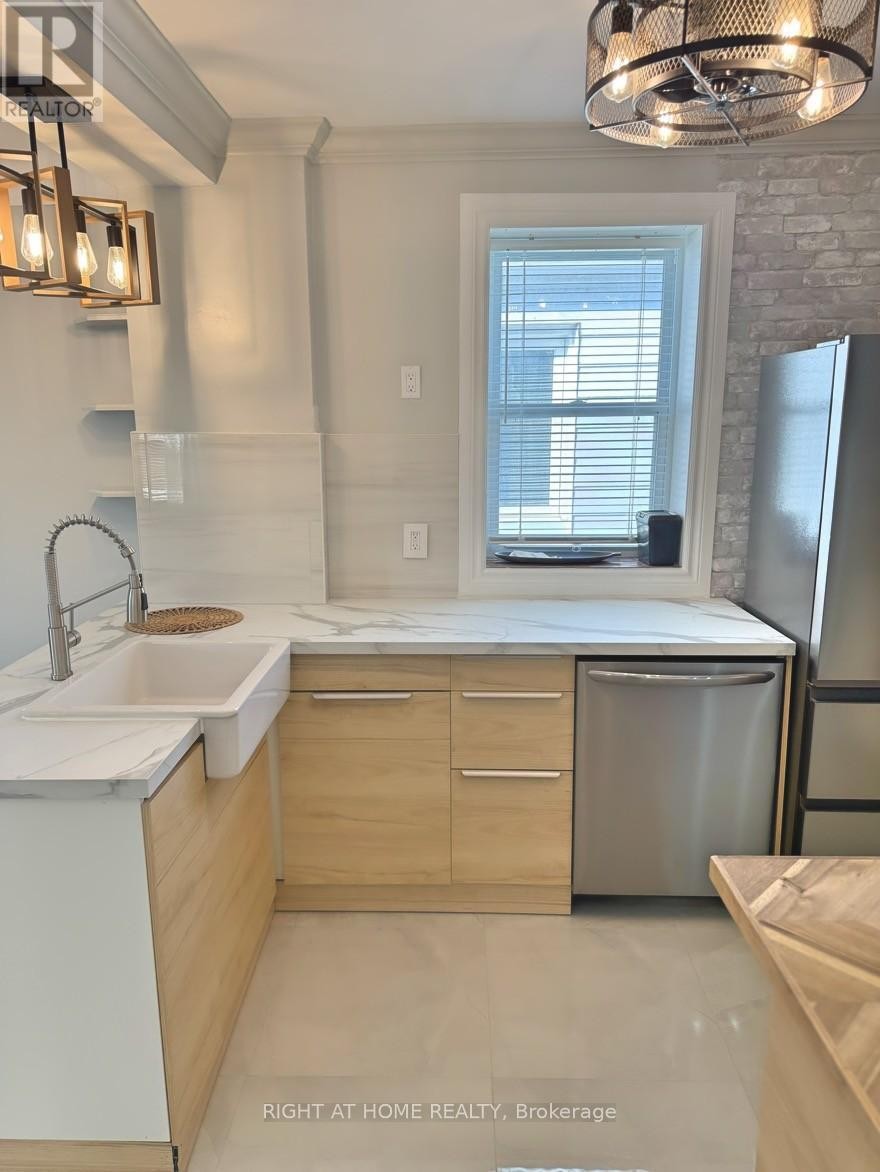 












47 RONALD AVENUE

,
Toronto (Briar Hill-Belgravia),




Ontario
M6E4M8

