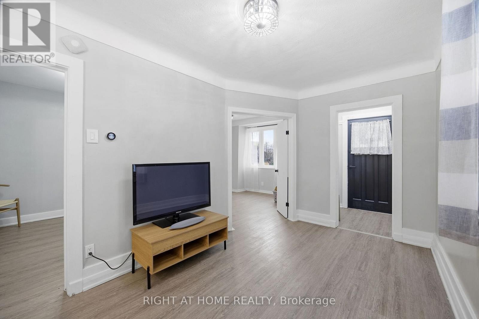 












47 RONALD AVENUE

,
Toronto (Briar Hill-Belgravia),




Ontario
M6E4M8

