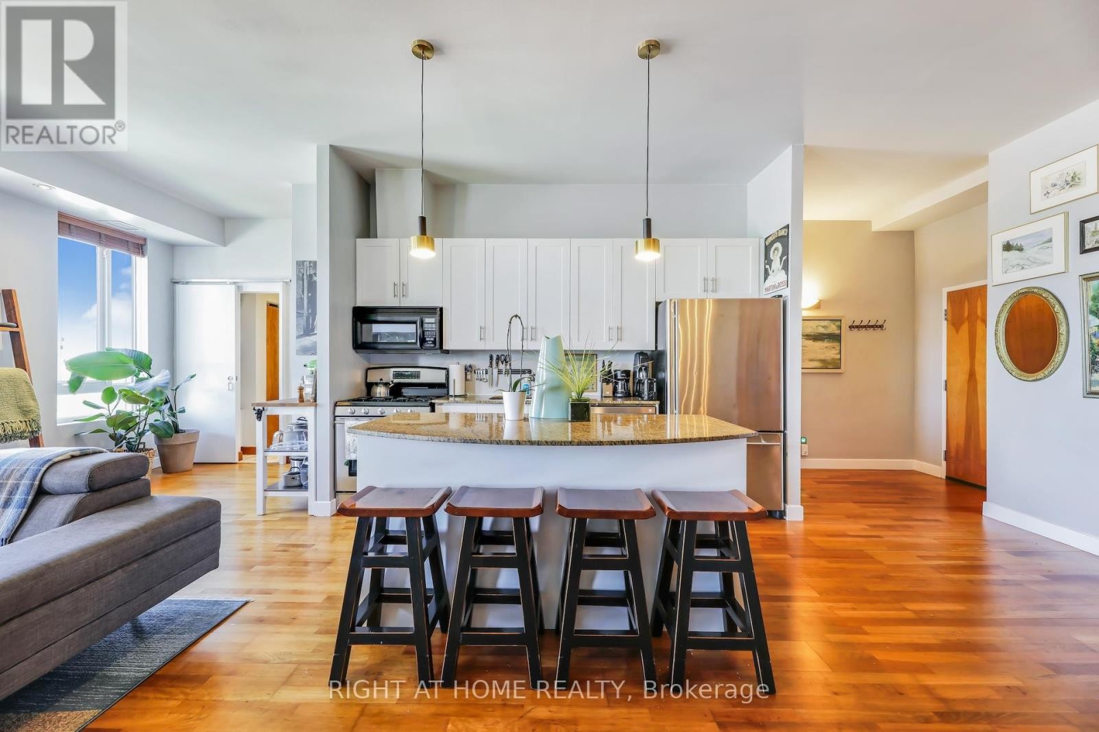 












504 - 1 ST JOHNS ROAD

,
Toronto (Junction Area),




Ontario
M6P1T7

