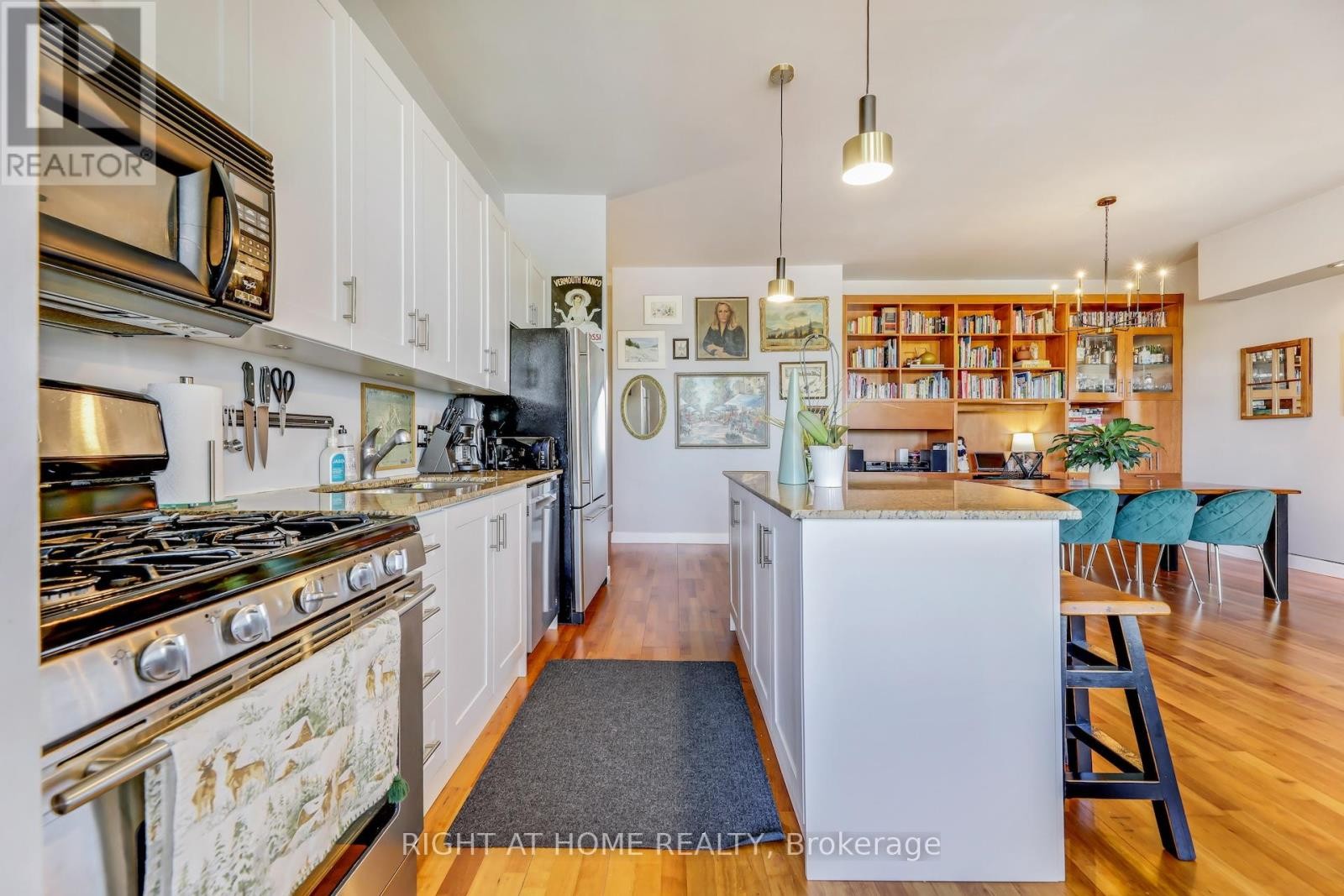 












504 - 1 ST JOHNS ROAD

,
Toronto (Junction Area),




Ontario
M6P1T7

