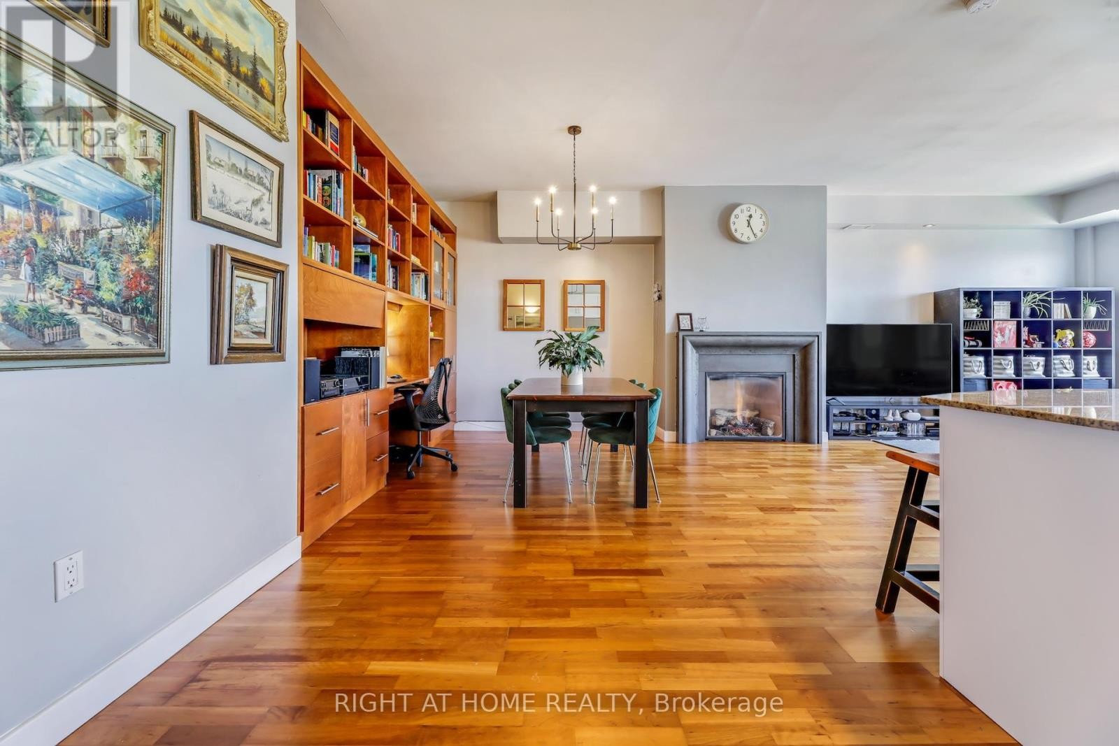 












504 - 1 ST JOHNS ROAD

,
Toronto (Junction Area),




Ontario
M6P1T7

