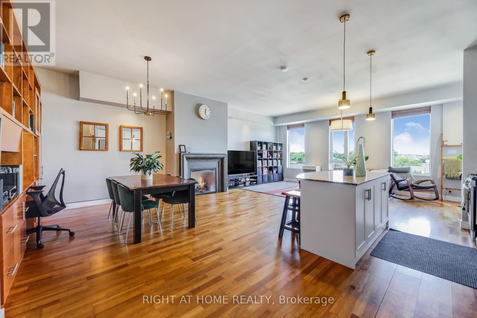 












504 - 1 ST JOHNS ROAD

,
Toronto (Junction Area),




Ontario
M6P1T7

