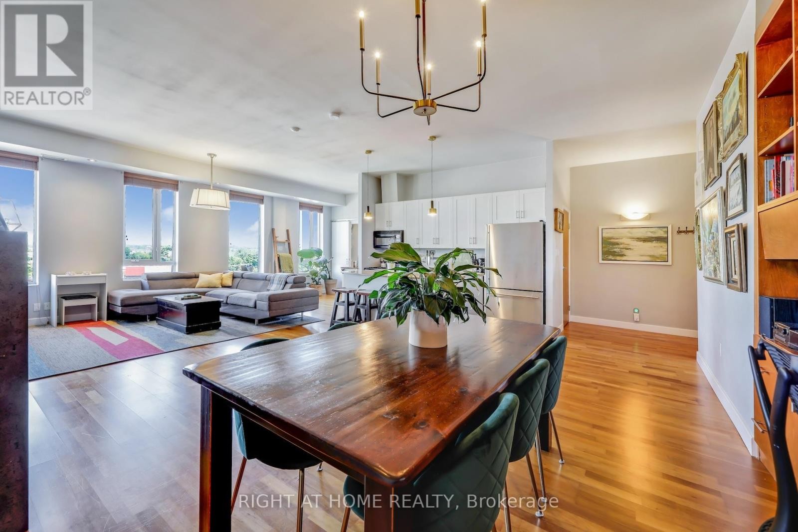 












504 - 1 ST JOHNS ROAD

,
Toronto (Junction Area),




Ontario
M6P1T7

