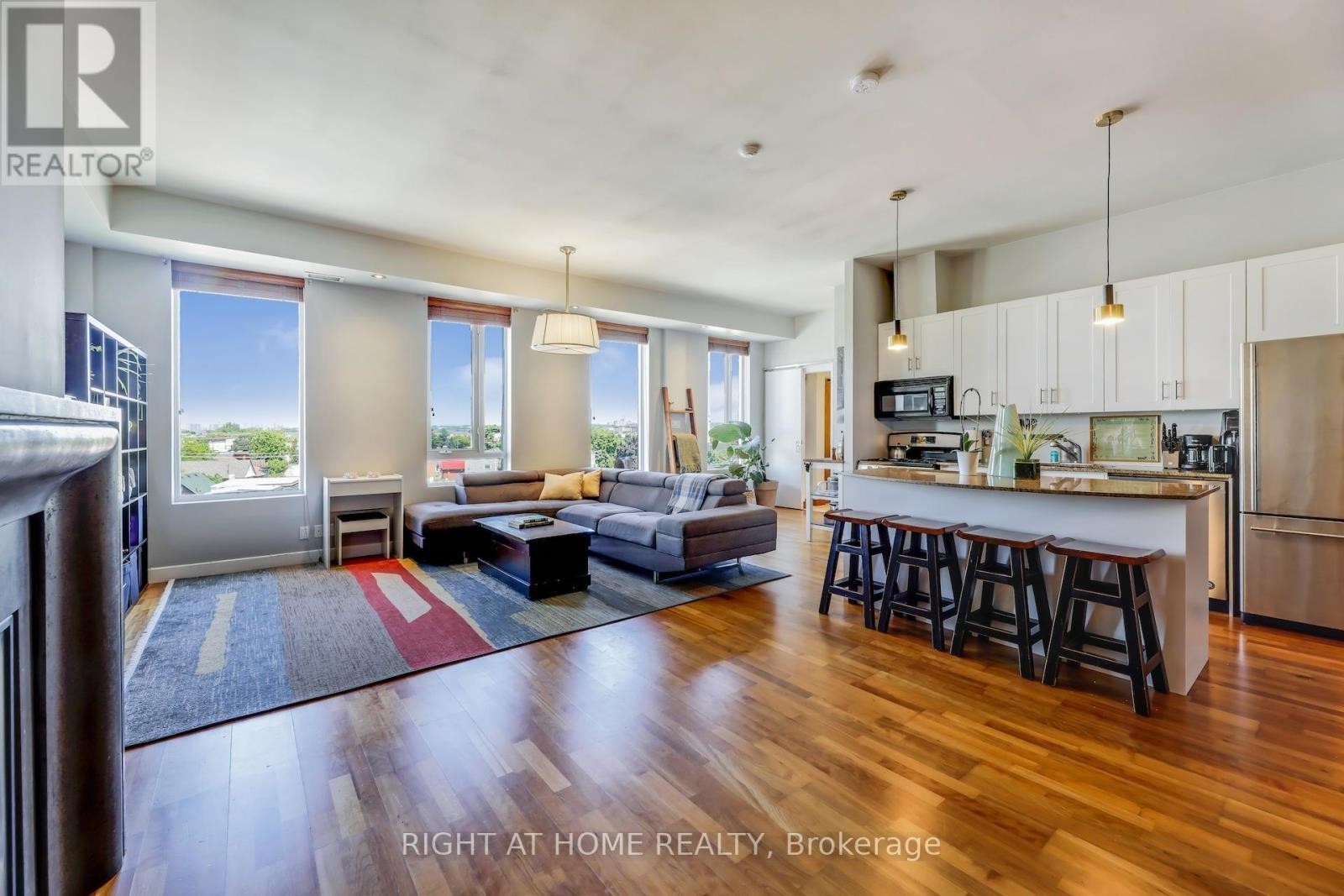 












504 - 1 ST JOHNS ROAD

,
Toronto (Junction Area),




Ontario
M6P1T7

