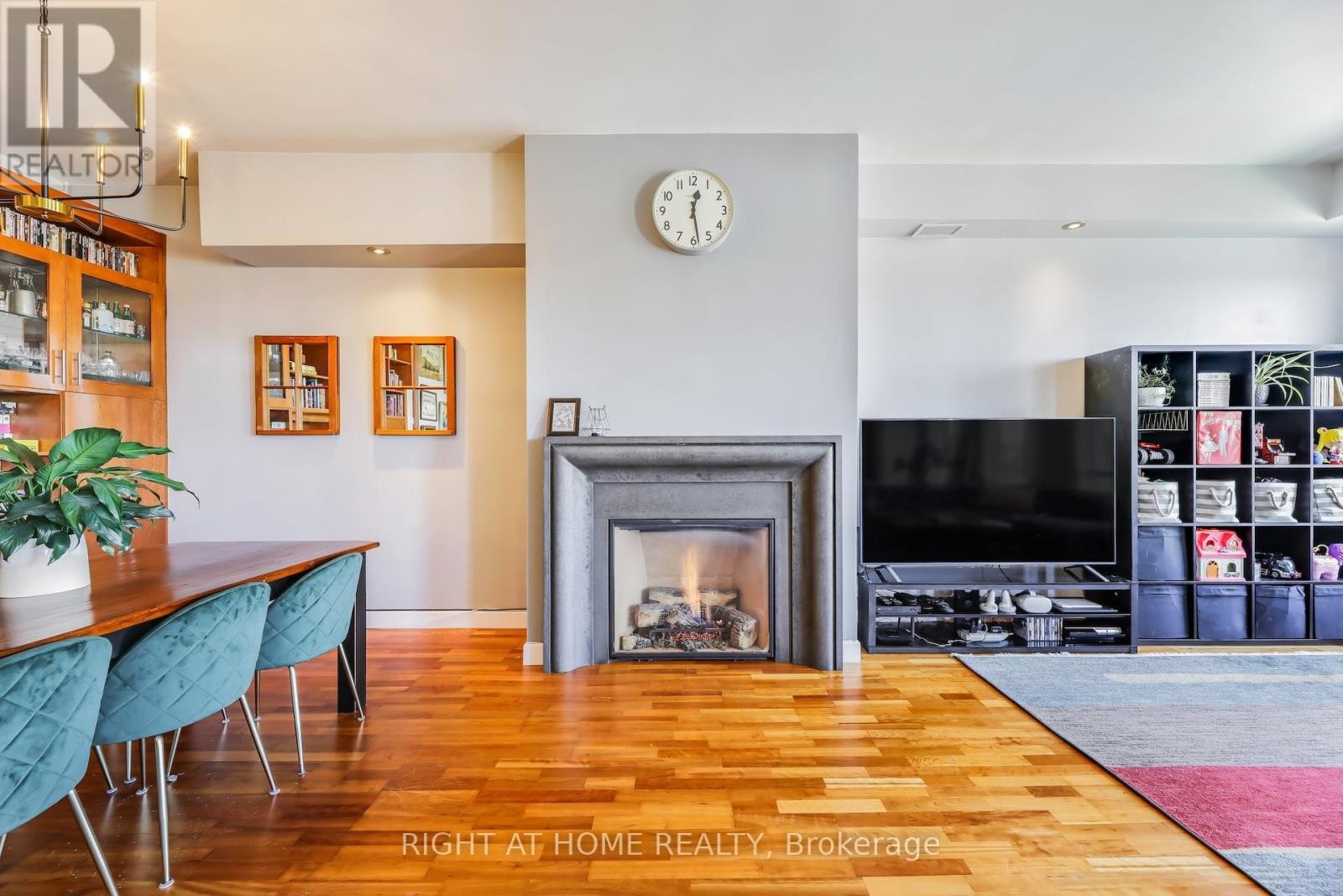 












504 - 1 ST JOHNS ROAD

,
Toronto (Junction Area),




Ontario
M6P1T7

