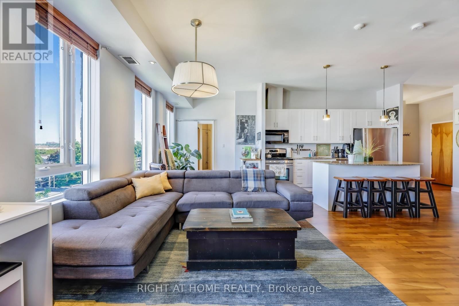 












504 - 1 ST JOHNS ROAD

,
Toronto (Junction Area),




Ontario
M6P1T7

