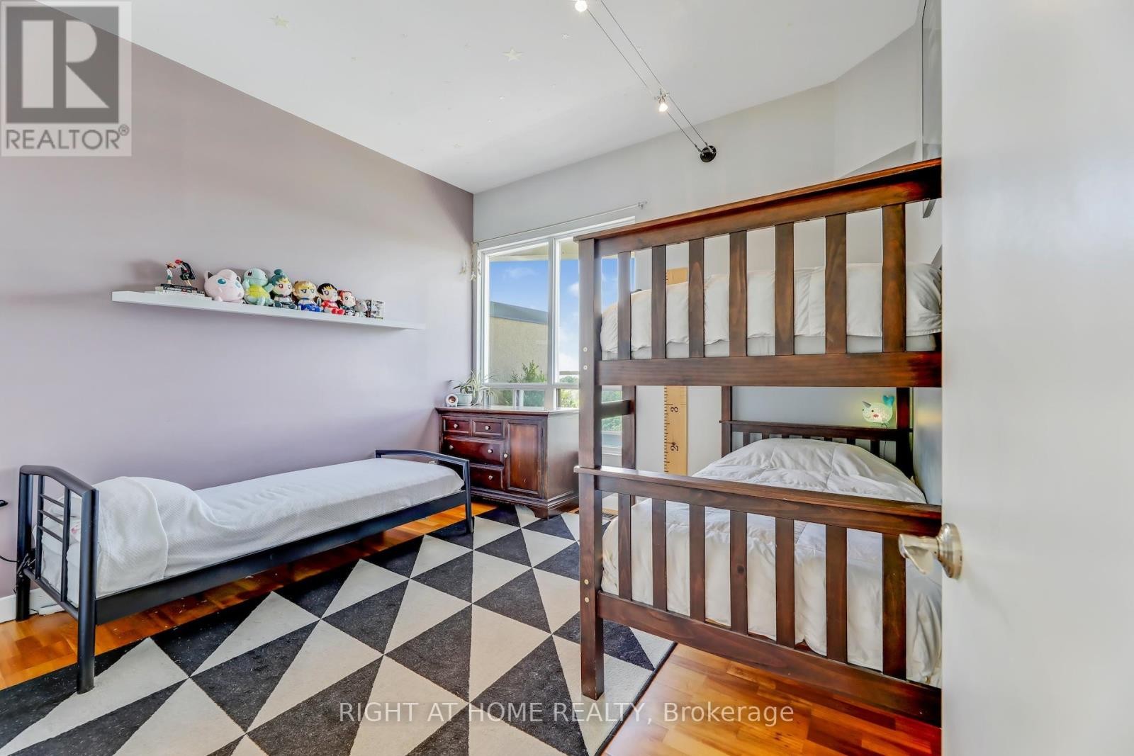 












504 - 1 ST JOHNS ROAD

,
Toronto (Junction Area),




Ontario
M6P1T7

