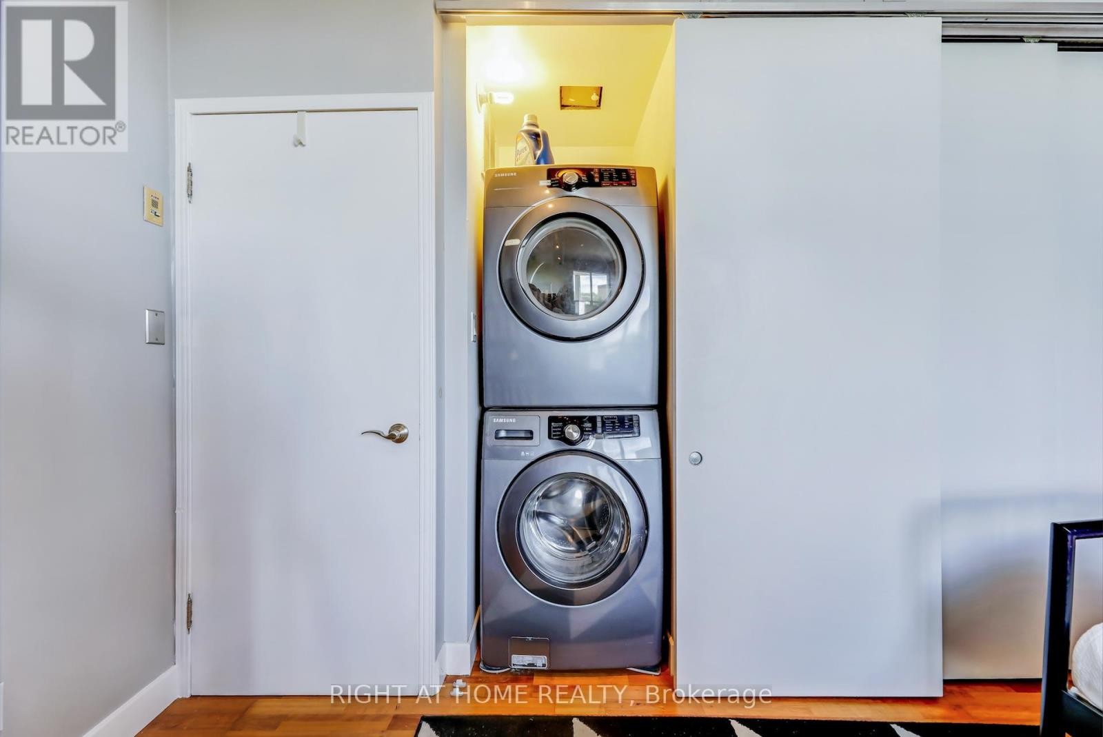 












504 - 1 ST JOHNS ROAD

,
Toronto (Junction Area),




Ontario
M6P1T7

