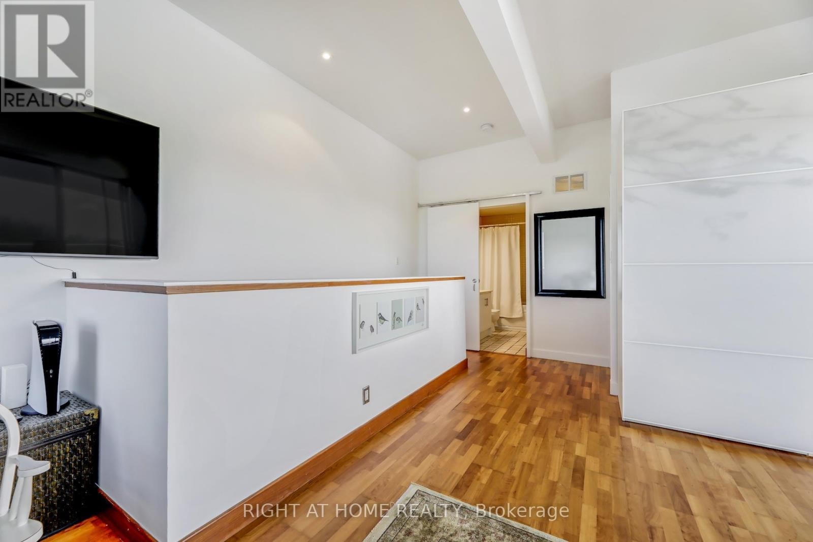 












504 - 1 ST JOHNS ROAD

,
Toronto (Junction Area),




Ontario
M6P1T7

