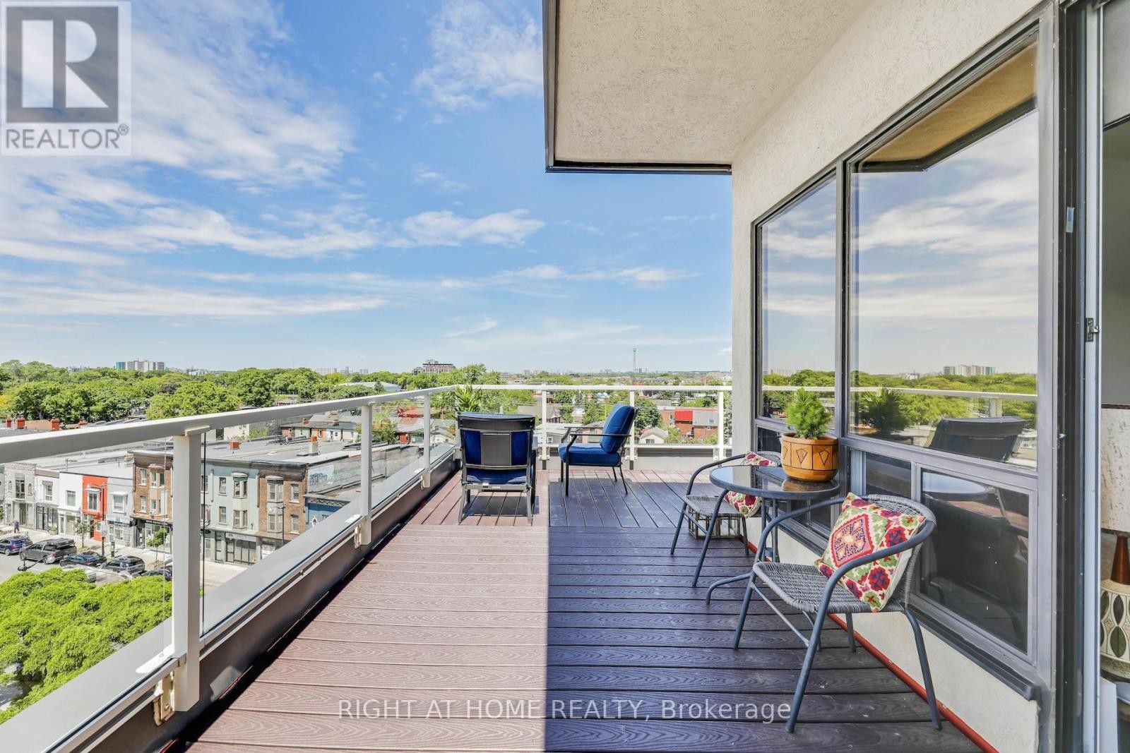 












504 - 1 ST JOHNS ROAD

,
Toronto (Junction Area),




Ontario
M6P1T7

