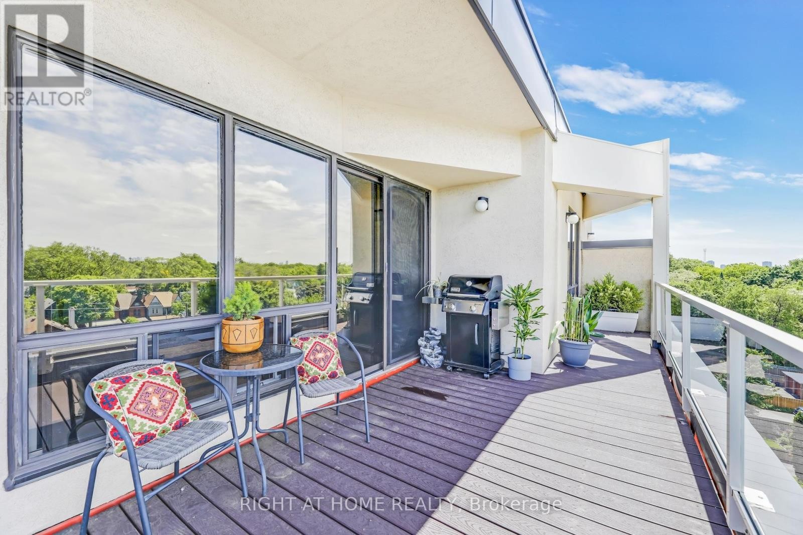 












504 - 1 ST JOHNS ROAD

,
Toronto (Junction Area),




Ontario
M6P1T7

