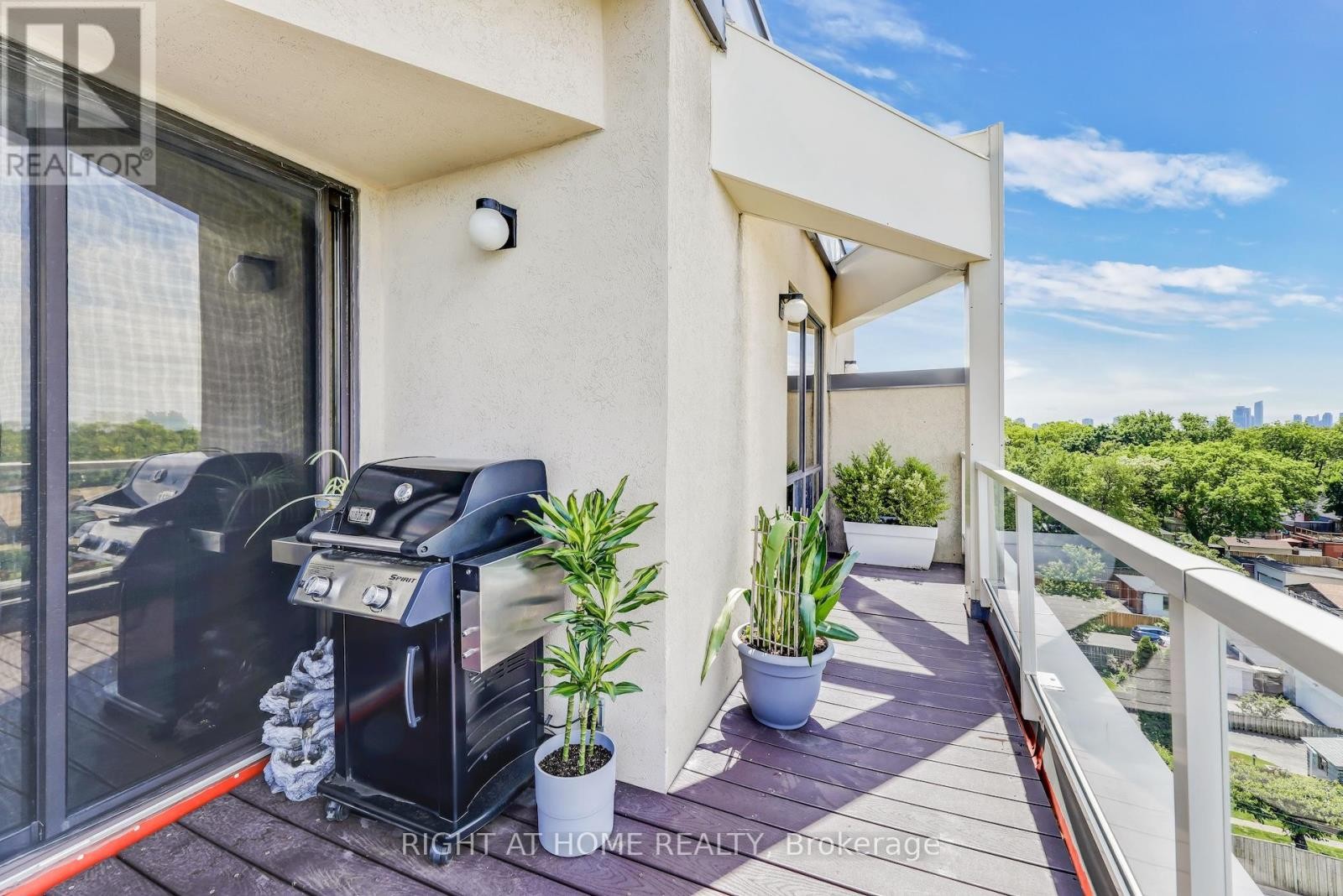 












504 - 1 ST JOHNS ROAD

,
Toronto (Junction Area),




Ontario
M6P1T7

