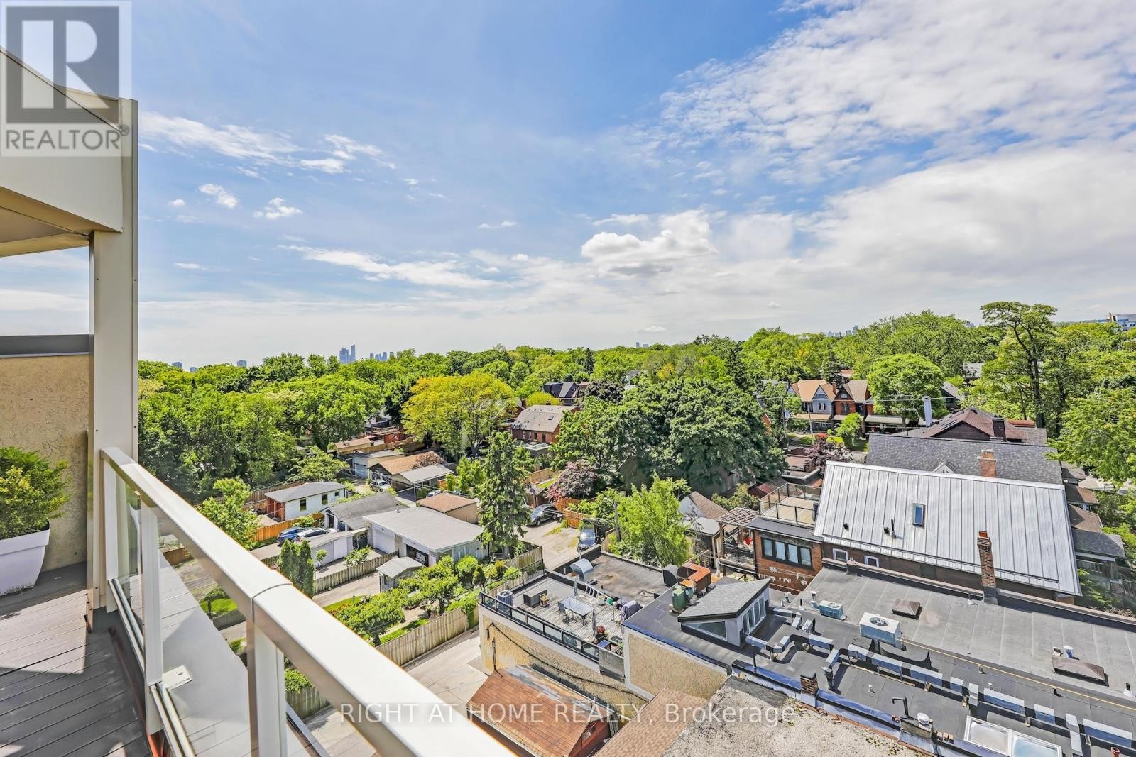 












504 - 1 ST JOHNS ROAD

,
Toronto (Junction Area),




Ontario
M6P1T7

