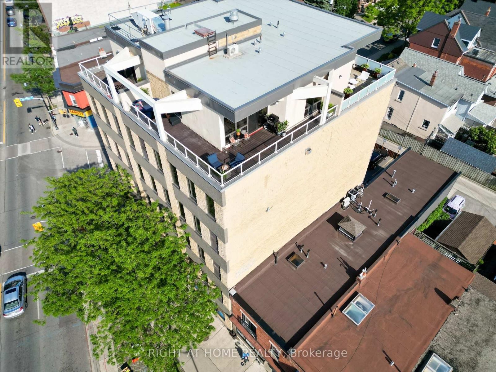 












504 - 1 ST JOHNS ROAD

,
Toronto (Junction Area),




Ontario
M6P1T7

