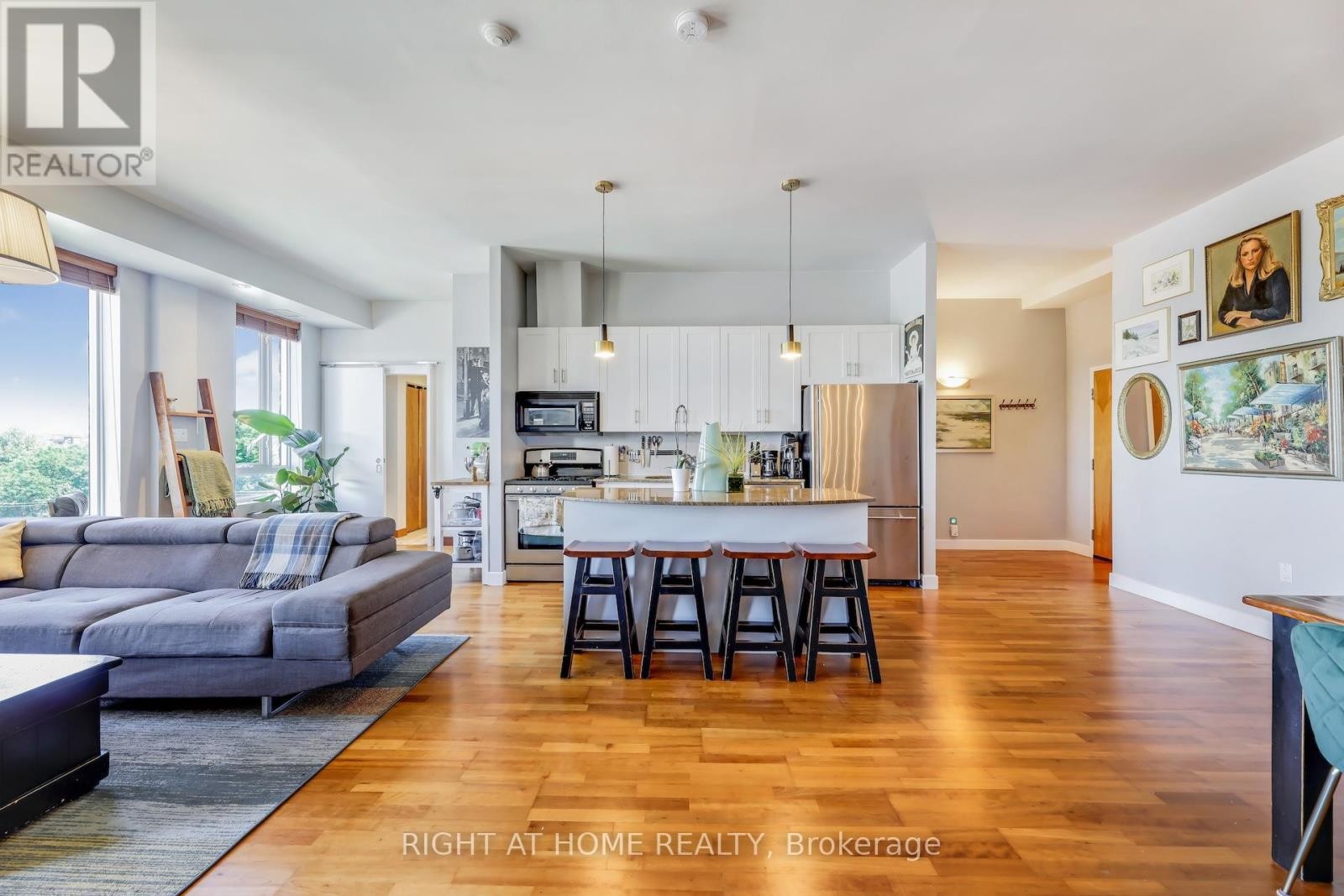 












504 - 1 ST JOHNS ROAD

,
Toronto (Junction Area),




Ontario
M6P1T7

