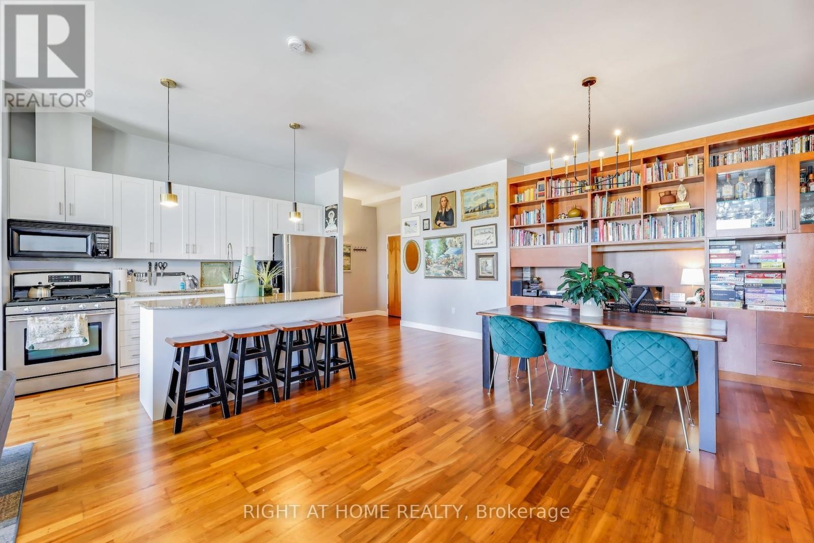 












504 - 1 ST JOHNS ROAD

,
Toronto (Junction Area),




Ontario
M6P1T7

