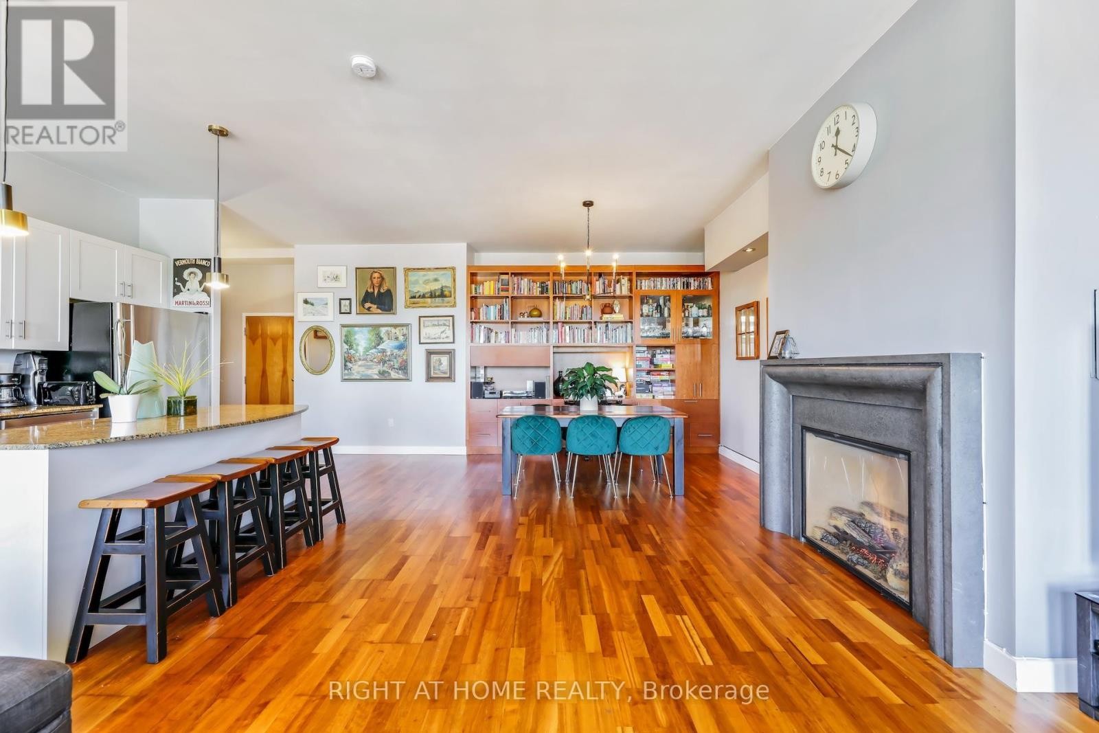 












504 - 1 ST JOHNS ROAD

,
Toronto (Junction Area),




Ontario
M6P1T7

