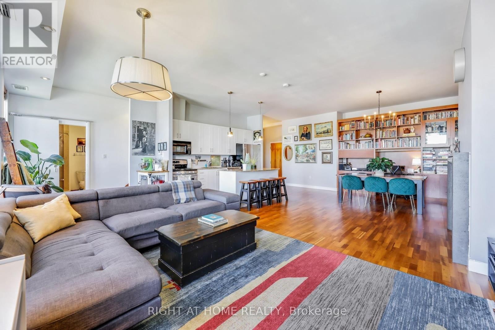 












504 - 1 ST JOHNS ROAD

,
Toronto (Junction Area),




Ontario
M6P1T7

