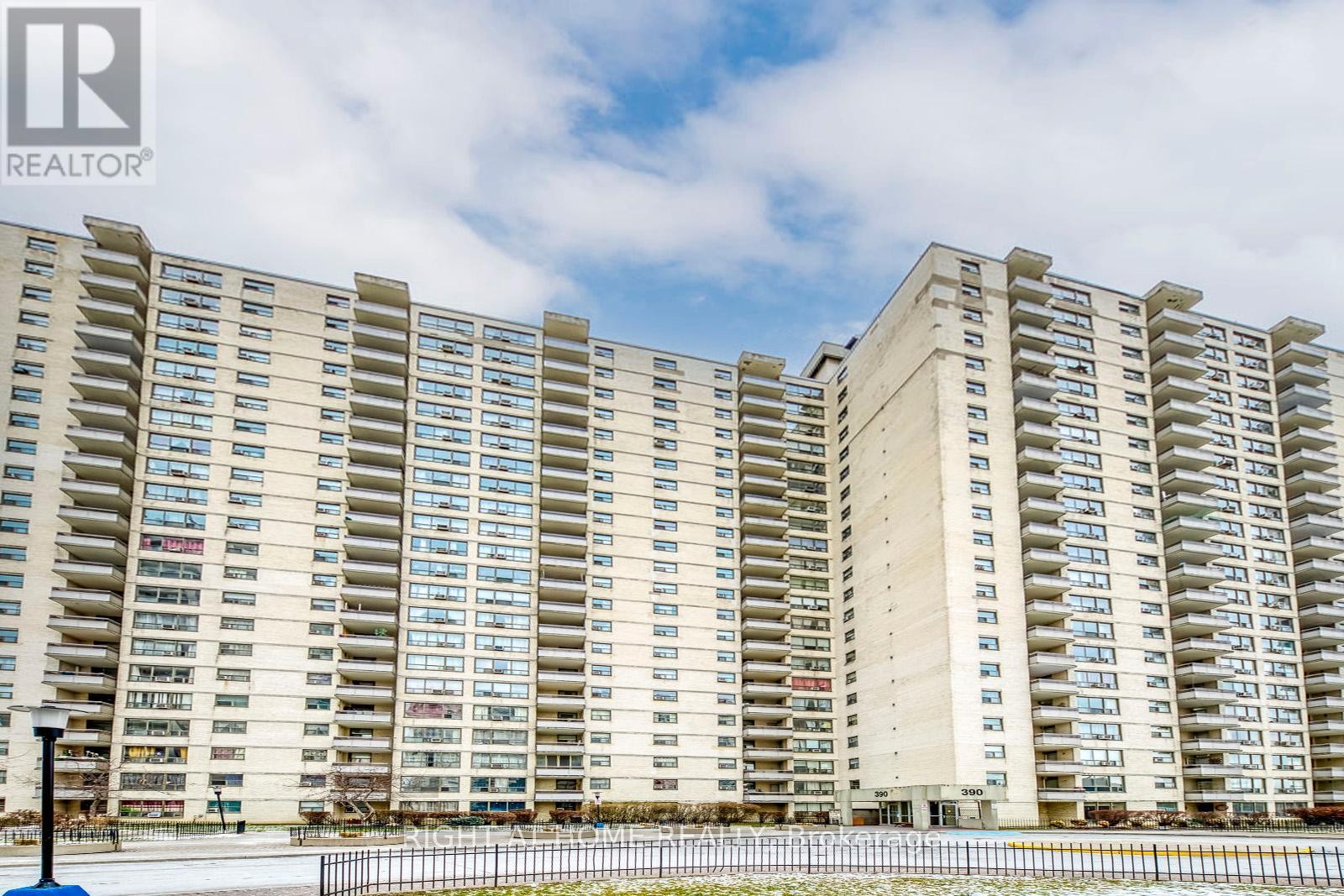 












413 - 390 DIXON ROAD

,
Toronto (Kingsview Village-The Westway),




Ontario
M9R1T4

