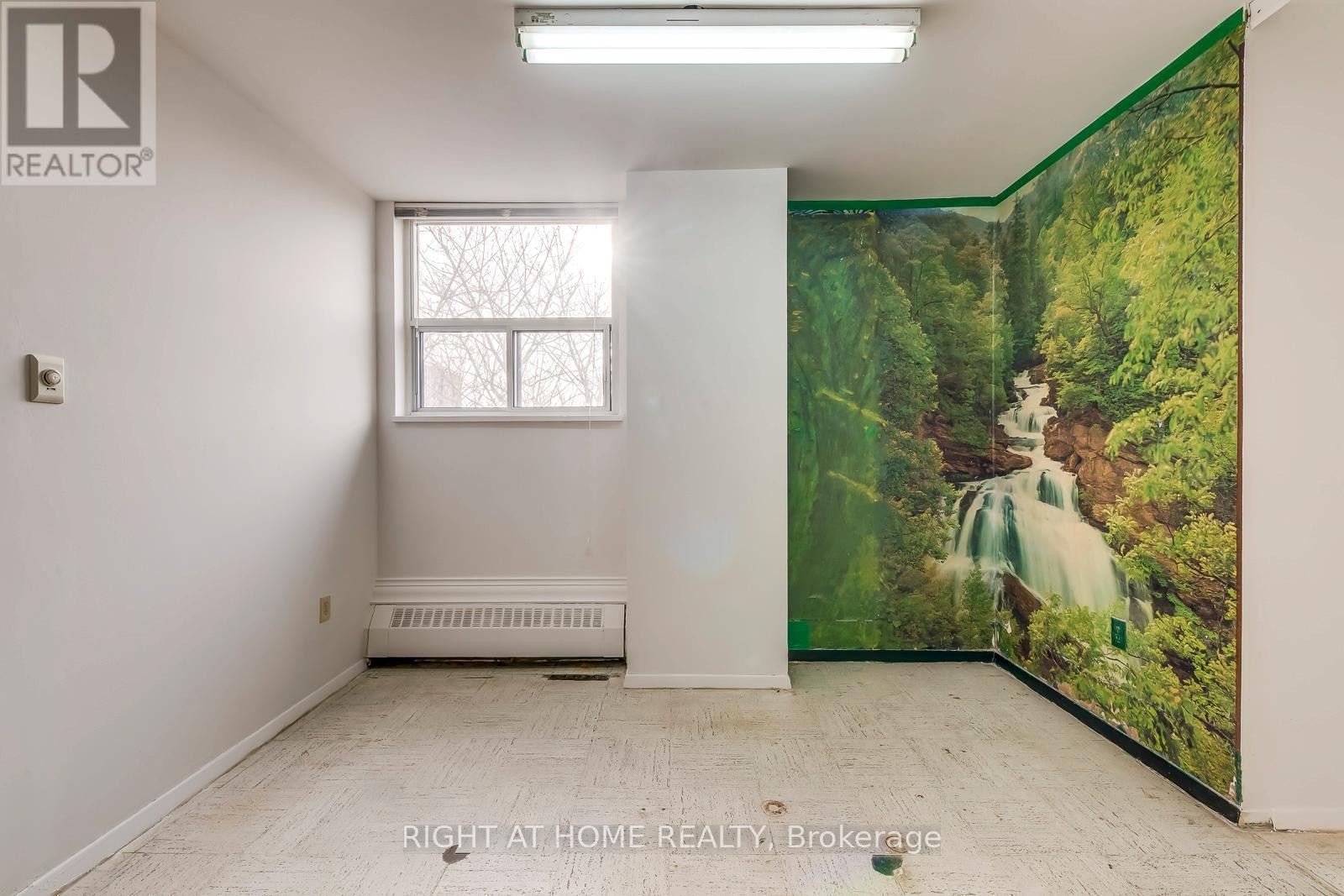 












413 - 390 DIXON ROAD

,
Toronto (Kingsview Village-The Westway),




Ontario
M9R1T4

