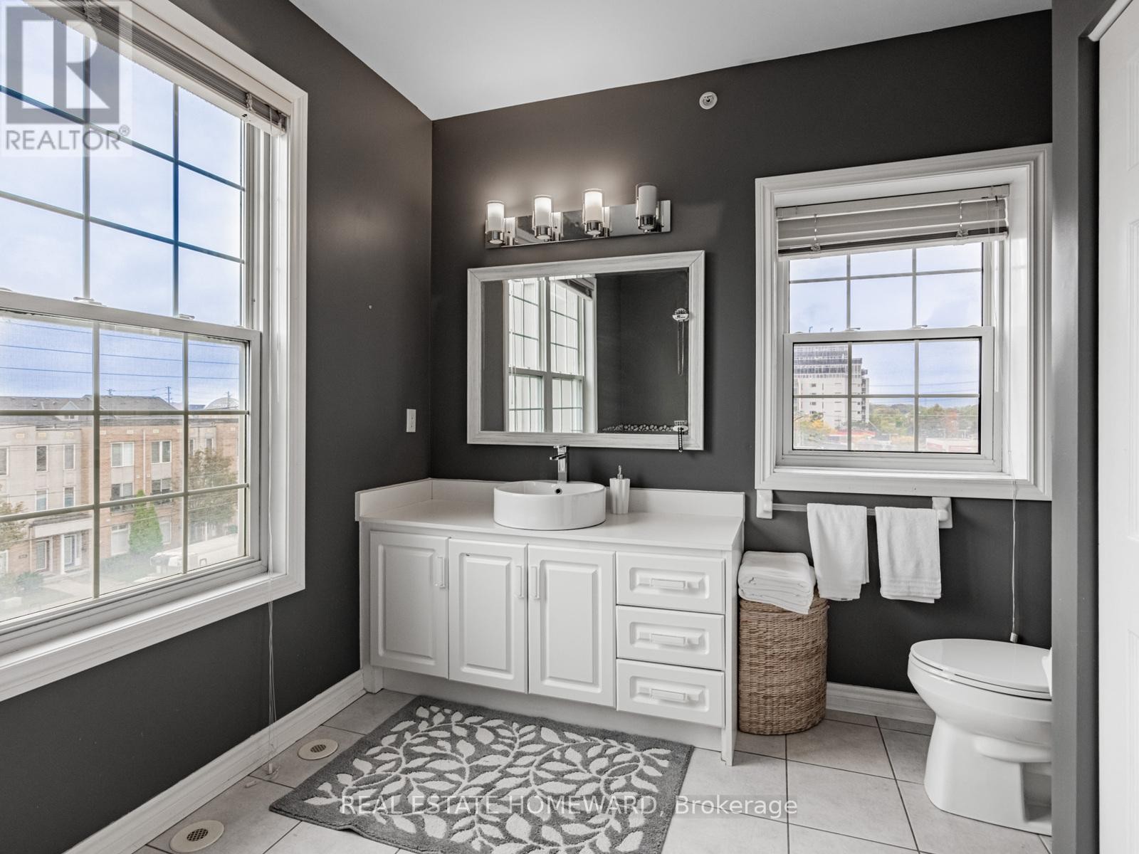 












964A THE QUEENSWAY

,
Toronto (Stonegate-Queensway),




Ontario
M8Z1P5

