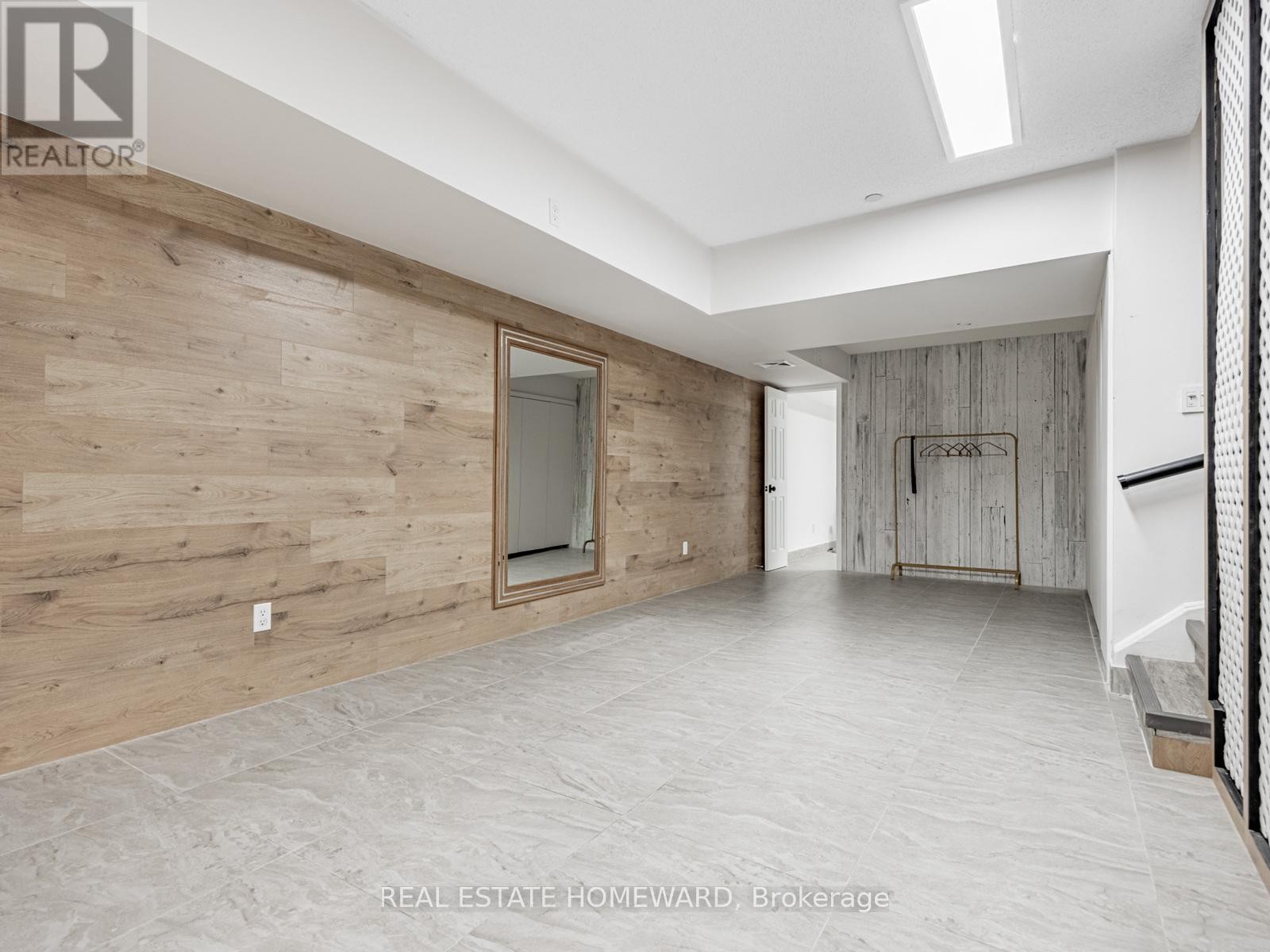 












964A THE QUEENSWAY

,
Toronto (Stonegate-Queensway),




Ontario
M8Z1P5

