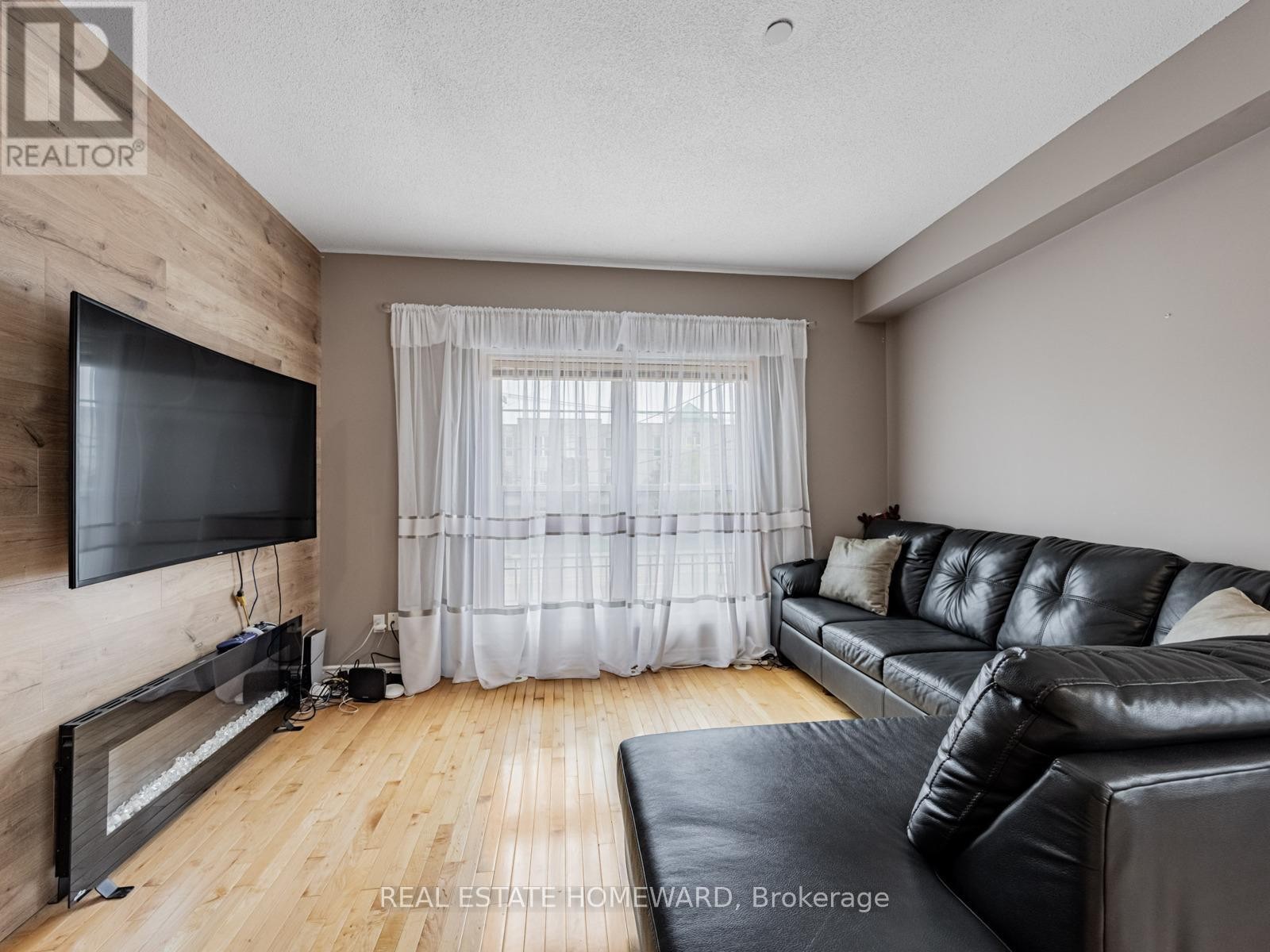












964A THE QUEENSWAY

,
Toronto (Stonegate-Queensway),




Ontario
M8Z1P5

