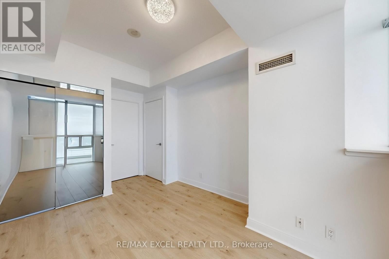 












2811 - 80 ABSOLUTE AVENUE

,
Mississauga (City Centre),




Ontario
L4Z0A5

