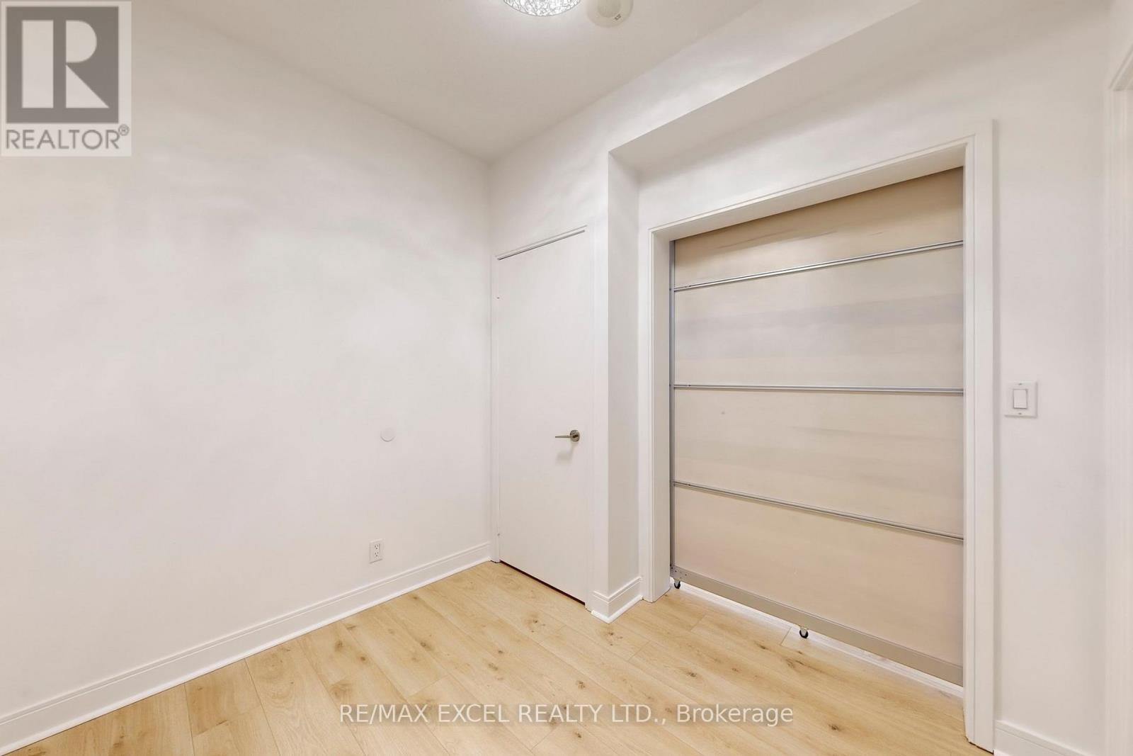 












2811 - 80 ABSOLUTE AVENUE

,
Mississauga (City Centre),




Ontario
L4Z0A5

