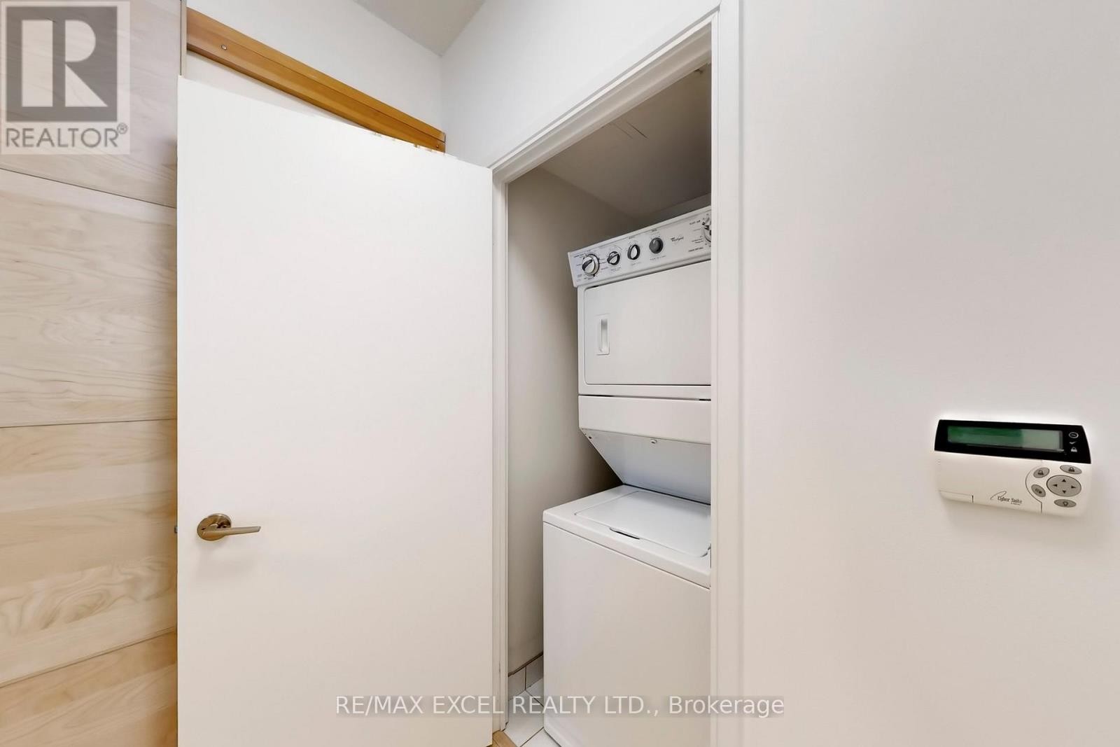 












2811 - 80 ABSOLUTE AVENUE

,
Mississauga (City Centre),




Ontario
L4Z0A5

