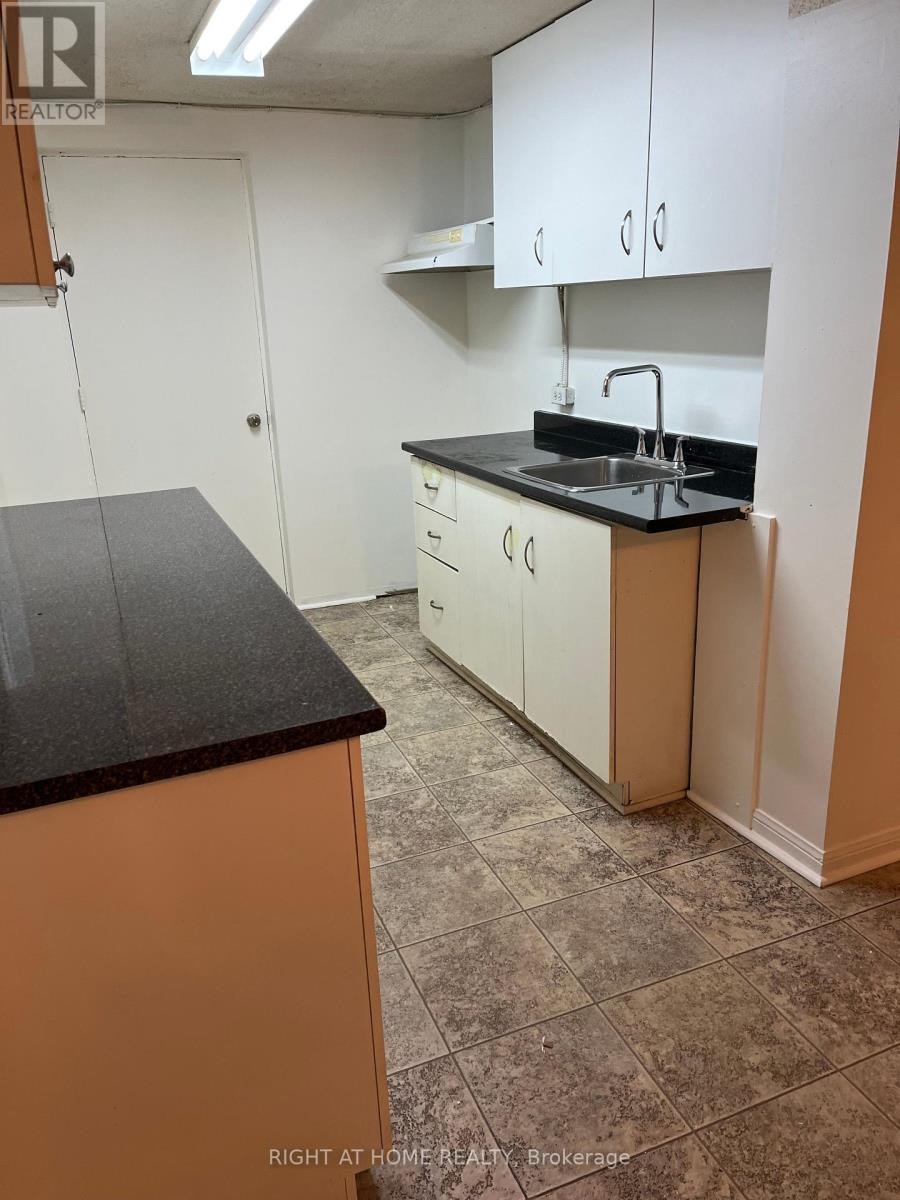 












LOWER LEVEL BSMENT - 26 PANORAMA CRESCENT

,
Brampton (Northgate),




Ontario
L6S3T9

