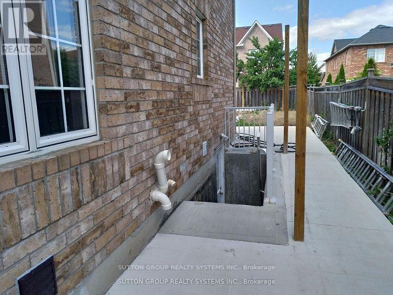 












B 2 - 4297 TRAILMASTER DRIVE

,
Mississauga (East Credit),




Ontario
L5V3C4

