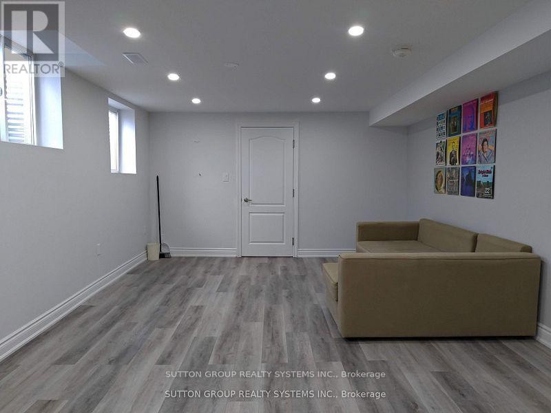 












B 2 - 4297 TRAILMASTER DRIVE

,
Mississauga (East Credit),




Ontario
L5V3C4

