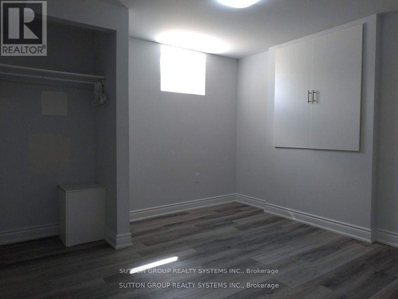 












B 2 - 4297 TRAILMASTER DRIVE

,
Mississauga (East Credit),




Ontario
L5V3C4

