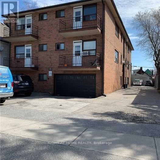 












2 - 115 EIGHTH STREET

,
Toronto (New Toronto),




Ontario
M8V3C5

