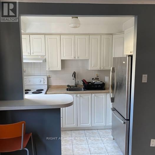 












2 - 115 EIGHTH STREET

,
Toronto (New Toronto),




Ontario
M8V3C5

