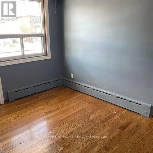 












2 - 115 EIGHTH STREET

,
Toronto (New Toronto),




Ontario
M8V3C5

