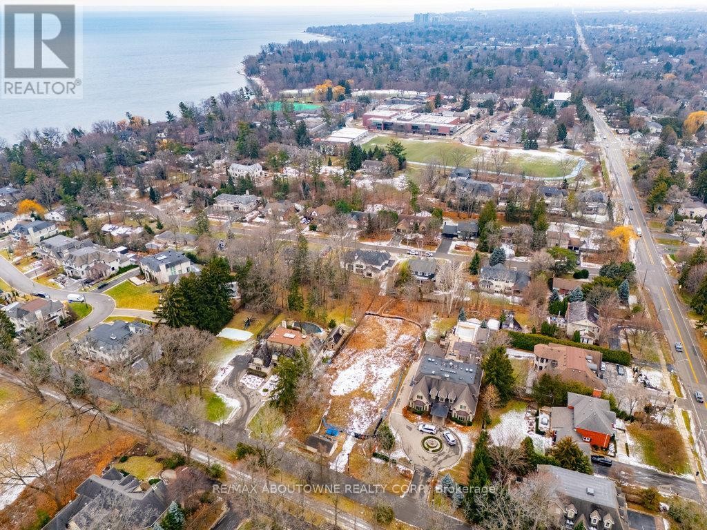 












408 LAKESHORE ROAD W

,
Oakville (SW Southwest),




Ontario
L6K1G1

