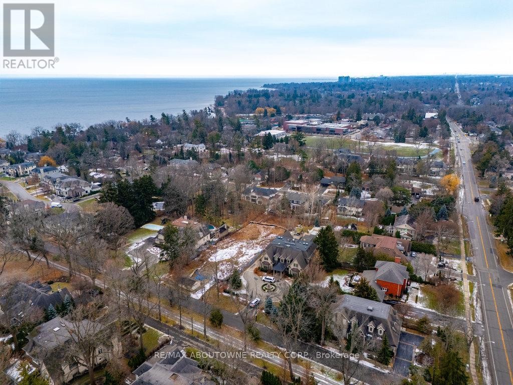 












408 LAKESHORE ROAD W

,
Oakville (SW Southwest),




Ontario
L6K1G1

