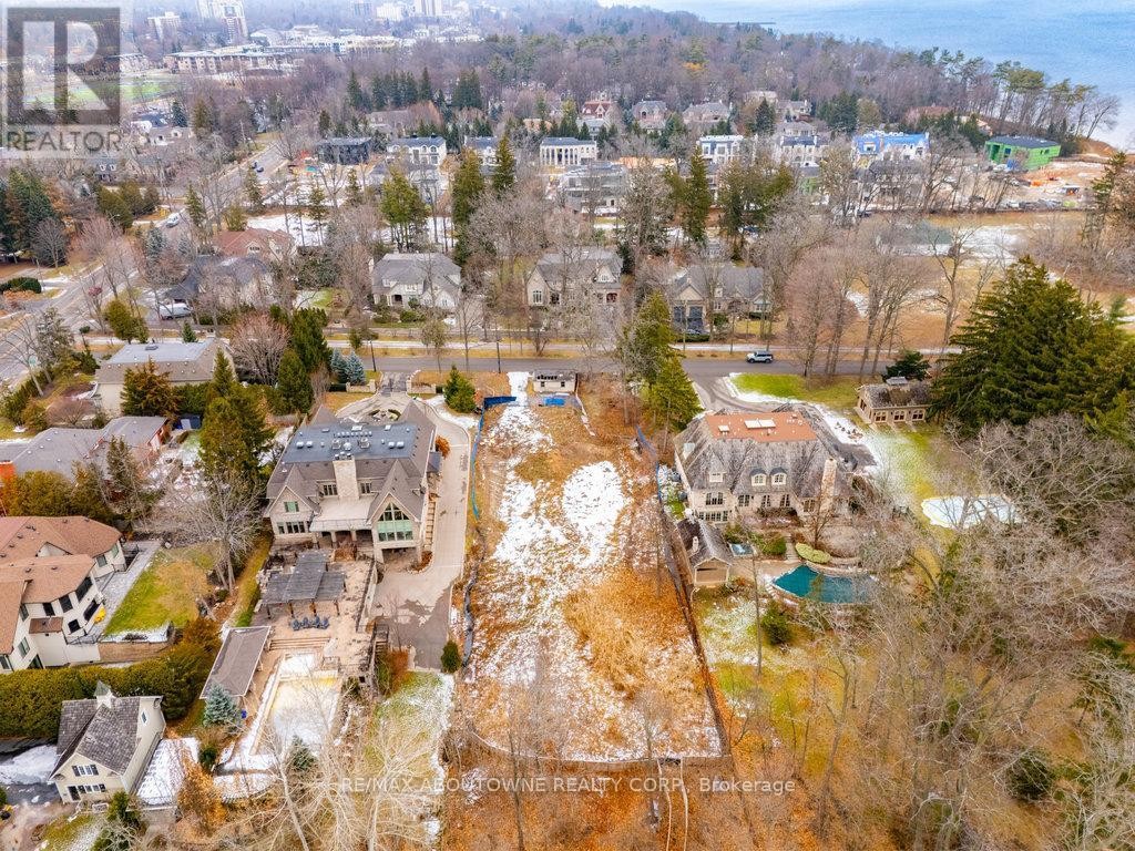 












408 LAKESHORE ROAD W

,
Oakville (SW Southwest),




Ontario
L6K1G1

