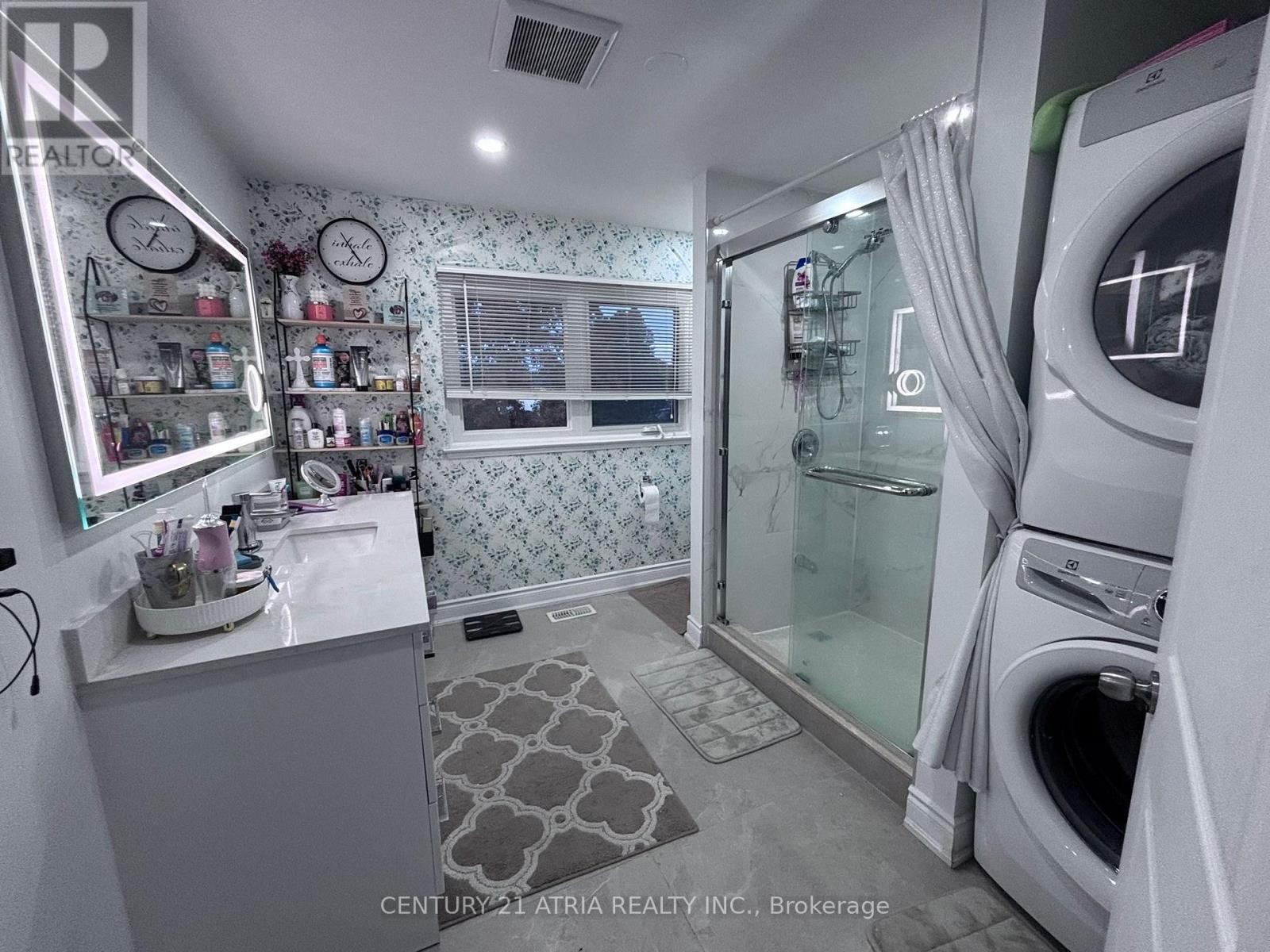 












ROOM 1 - 18 STAVELEY CRESCENT

,
Brampton (Brampton East),




Ontario
L6W2R9

