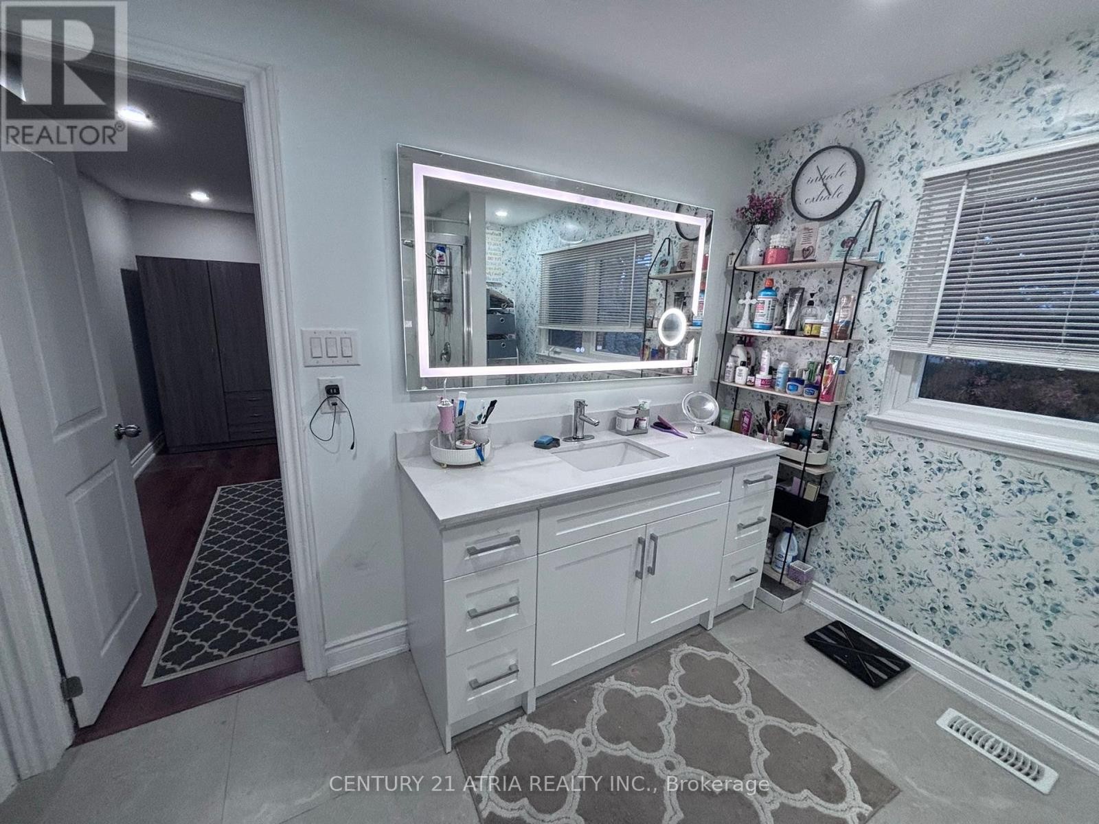 












ROOM 1 - 18 STAVELEY CRESCENT

,
Brampton (Brampton East),




Ontario
L6W2R9

