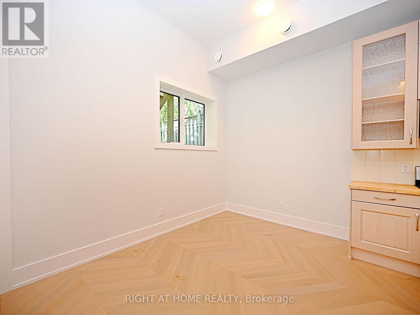 












50B WOODLAWN AVENUE

,
Mississauga (Port Credit),




Ontario
L5G3K6

