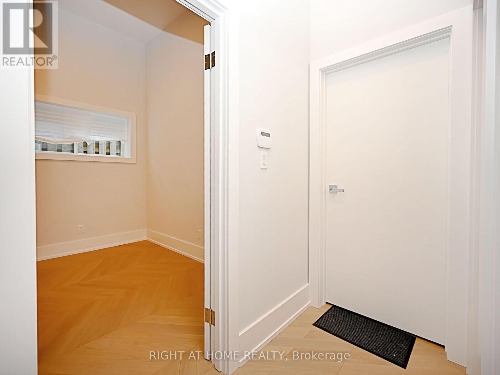 












50B WOODLAWN AVENUE

,
Mississauga (Port Credit),




Ontario
L5G3K6

