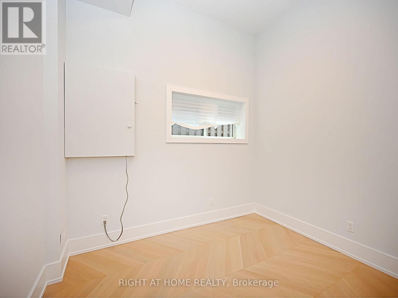 












50B WOODLAWN AVENUE

,
Mississauga (Port Credit),




Ontario
L5G3K6

