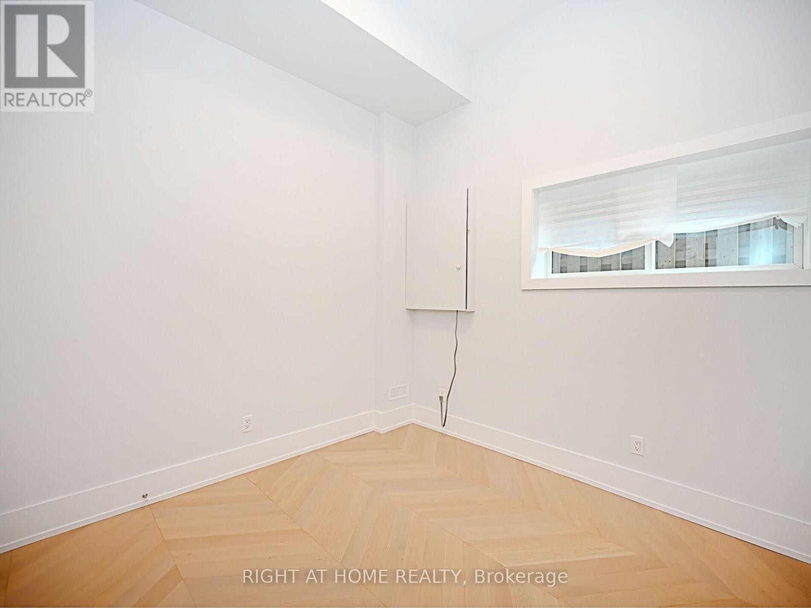 












50B WOODLAWN AVENUE

,
Mississauga (Port Credit),




Ontario
L5G3K6

