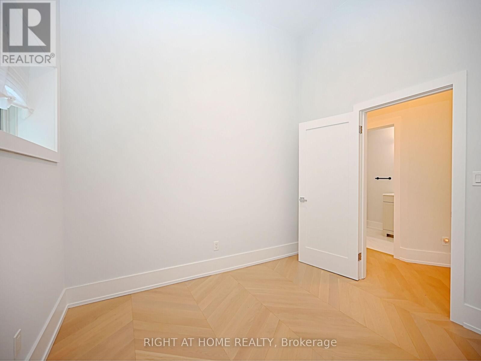 












50B WOODLAWN AVENUE

,
Mississauga (Port Credit),




Ontario
L5G3K6

