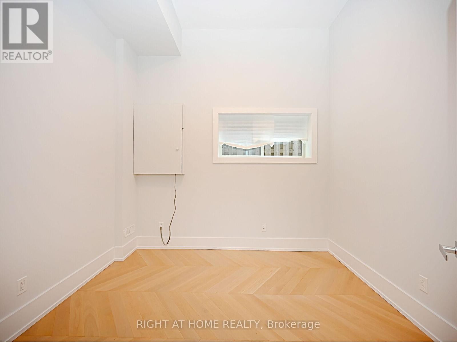 












50B WOODLAWN AVENUE

,
Mississauga (Port Credit),




Ontario
L5G3K6

