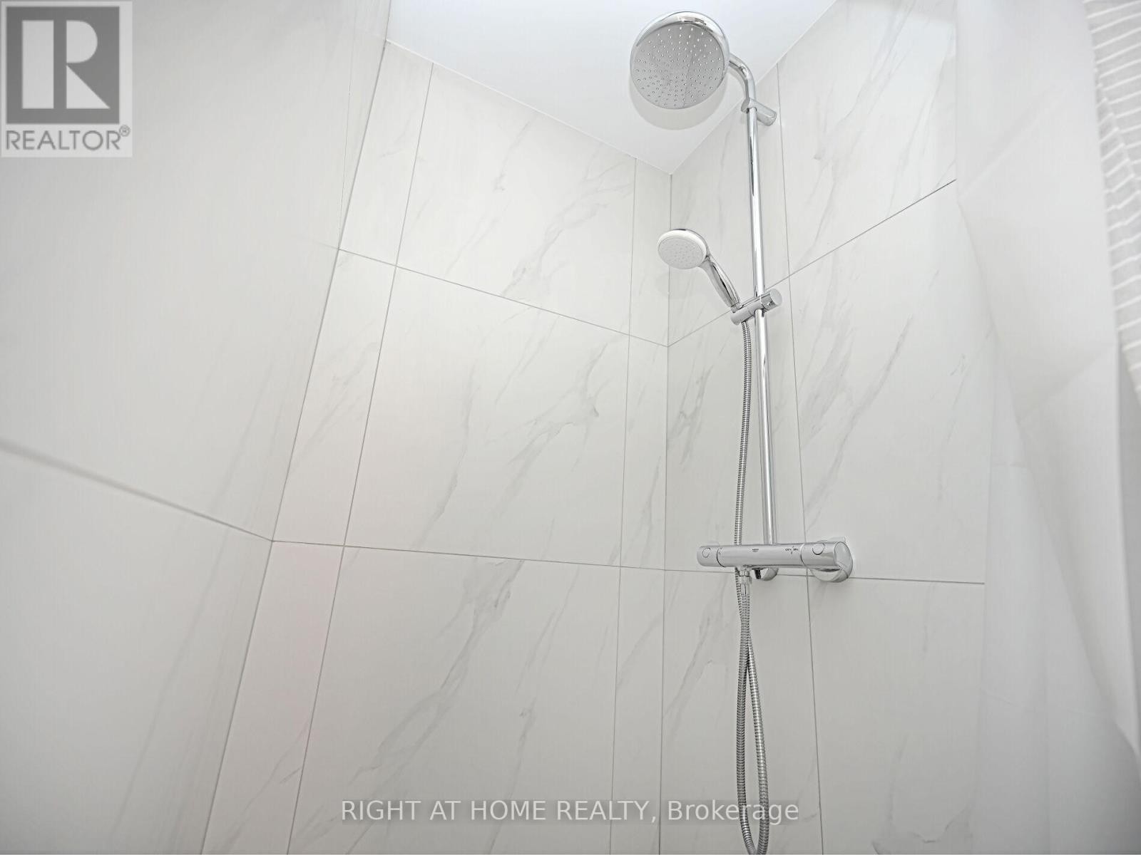 












50B WOODLAWN AVENUE

,
Mississauga (Port Credit),




Ontario
L5G3K6

